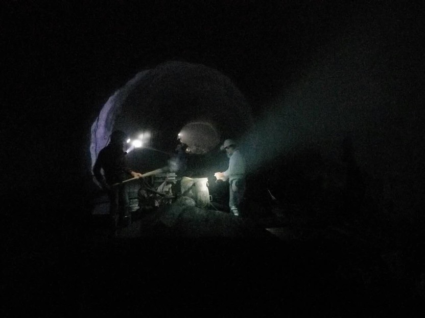 礦建三公司曹家灘項(xiàng)目部主、副斜井聯(lián)絡(luò)巷順利貫通