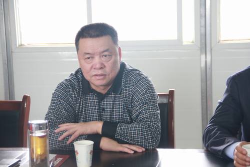 陜煤集團總經(jīng)理助理、建設集團聯(lián)合黨委書記、董事長寧興剛節(jié)日期間深入銅煤公司施工生產(chǎn)一線視察慰問