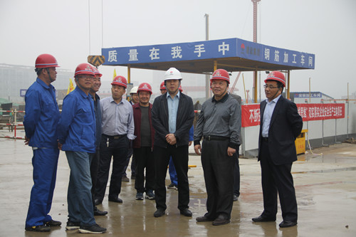 陜煤集團總經(jīng)理助理、建設集團聯(lián)合黨委書記、董事長寧興剛一行蒞臨天工公司陜煤研究院西安總部工地視察指導工作