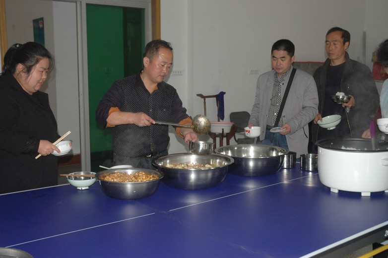 礦建三公司職工食堂：物美價(jià)又廉 職工齊點(diǎn)贊