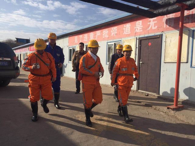 建設(shè)集團副總經(jīng)理王明智深入掘進公司紅柳林項目部一線檢查指導(dǎo)工作