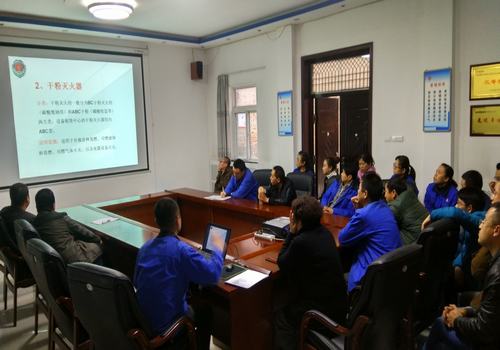 設(shè)備租賃中心組織開(kāi)展“防火”專項(xiàng)應(yīng)急演練