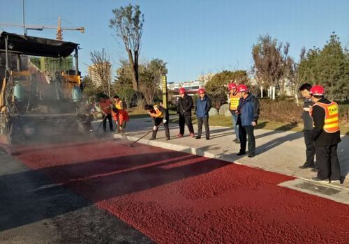 追趕超越，完成彩色路面工程，實(shí)現(xiàn)第一階段目標(biāo)