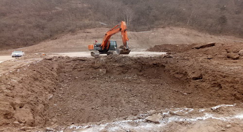 銅川分公司冶坪煤礦矸石倉、通風(fēng)機(jī)房配電室等工程順利開工