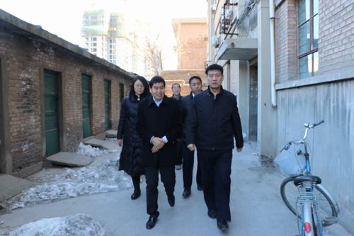 建設(shè)集團(tuán)聯(lián)合黨委副書記、紀(jì)委書記、工會(huì)主席侯本英一行慰問澄合分公司困難職工