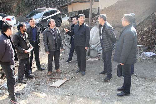 建設(shè)集團(tuán)聯(lián)合黨委副書記 紀(jì)委書記 工會(huì)主席侯本英前往大壩村慰問貧困戶