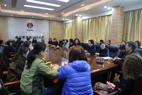 春風映紅桃花面  歲月巾幗顯風流