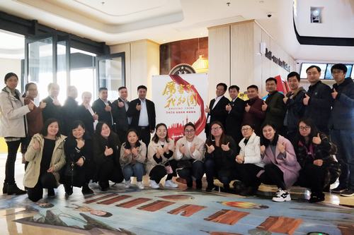 礦建二公司組團(tuán)觀看《厲害了，我的國》 為祖國打CALL