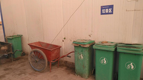 機(jī)電安裝公司冶坪項(xiàng)目部垃圾分類處理還原綠色家園