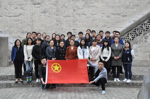 韓城分公司開(kāi)展“緬懷革命先烈、弘揚(yáng)愛(ài)國(guó)主義精神”團(tuán)員青年掃墓活動(dòng)