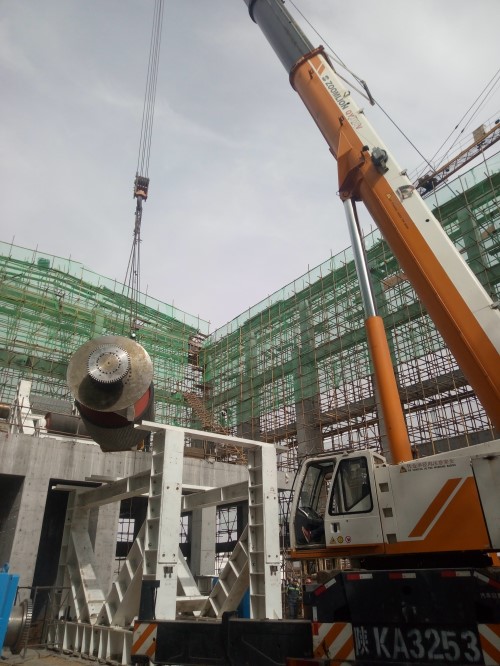 機(jī)電安裝公司承建的小保當(dāng)一號煤礦主斜井帶式輸送機(jī)配電、控制及機(jī)械設(shè)備安裝如火如荼