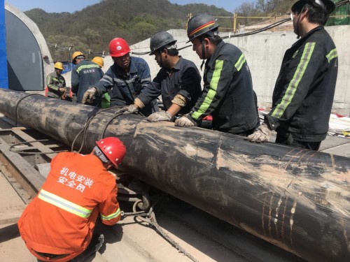 機(jī)電安裝公司冶坪項目部采取多項措施讓管道運(yùn)輸更有安全感