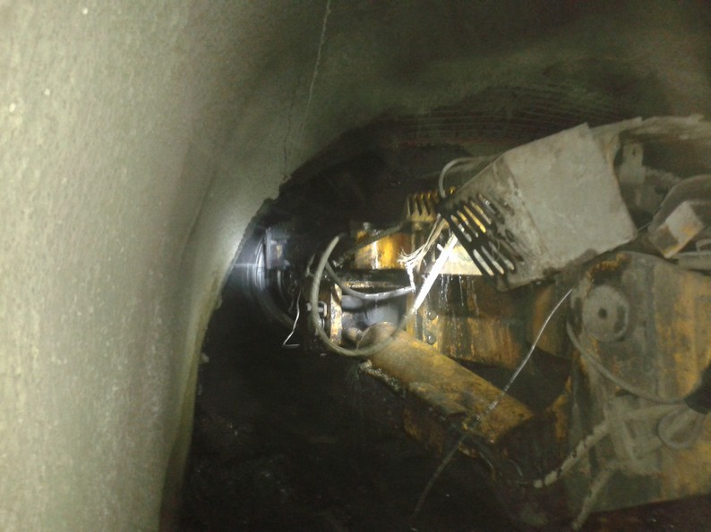 礦建三公司雙龍項目部108運(yùn)輸順槽風(fēng)橋與西翼回風(fēng)巷順利貫通