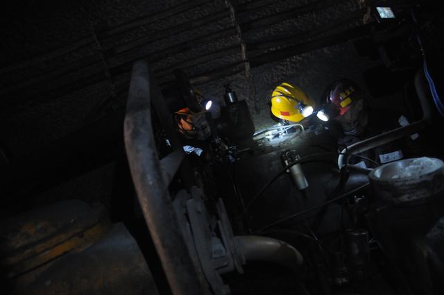 陜煤建設(shè)掘進(jìn)公司曹家灘項(xiàng)目部多舉措筑牢安全防護(hù)墻