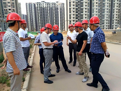 王明智深入銅煤1#、2#號(hào)小區(qū)施工現(xiàn)場(chǎng)檢查指導(dǎo)工作