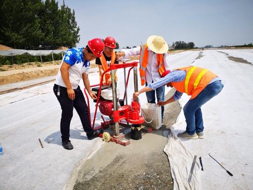 G242大荔縣城過境段公路建設工程水穩(wěn)底基層順利通過交工驗收