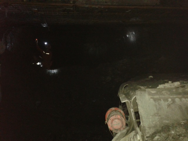 陜煤建設(shè)礦建三公司雙龍項(xiàng)目部106運(yùn)輸順槽順利貫通