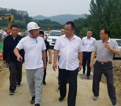 啟迪清潔能源集團(tuán)高級(jí)副總裁、瑞行集團(tuán)總裁雷萬(wàn)寧一行蒞臨陜煤建設(shè)咸陽(yáng)分公司安裝項(xiàng)目部施工現(xiàn)場(chǎng)視察指導(dǎo)工作