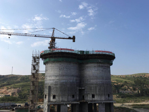 陜煤建設天工公司土建一部沙梁礦產(chǎn)品倉滑模順利告捷