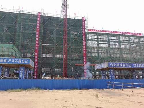 陜煤建設澄合分公司承建的曹家灘礦井主廠房工程順利封頂