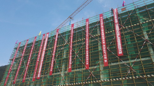 陜煤建設銅川公司承建的冶坪煤礦單身宿舍順利封頂