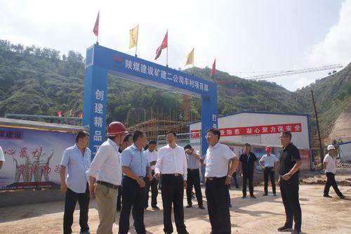 延安市委副書記、市長薛占海蒞臨陜煤建設(shè)礦建二公司車村項(xiàng)目調(diào)研