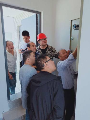 陜煤建設(shè)銅煤公司承建的銅煤1#小區(qū)牡丹園5#樓順利通過竣工驗(yàn)收