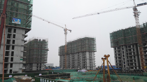 陜煤建設(shè)天工公司蒲城清源能源項(xiàng)目部緊抓清源小區(qū)施工 奮力沖刺封頂目標(biāo)