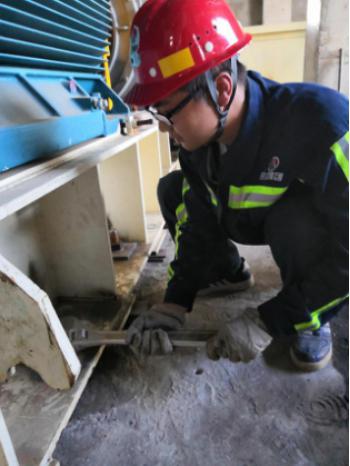 中秋佳節(jié)，我們?cè)诠さ?></div>
                                <div   id=