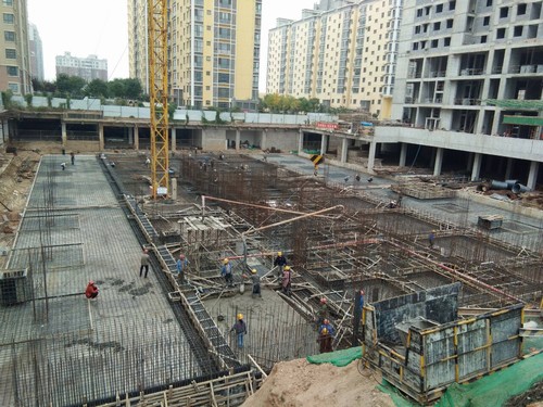 陜煤建設(shè)銅煤公司第十項目部天籟小區(qū) 5#樓基礎(chǔ)混凝土工程澆筑完成