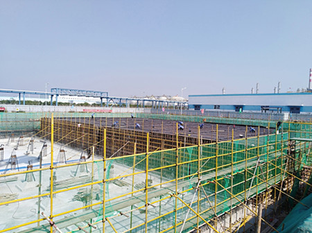 陜煤建設(shè)天工公司土建六部高質(zhì)量推進蒲城清潔能源生產(chǎn)緩沖池工程樹形象