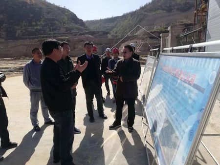 揚(yáng)州市對口幫扶榆林市工作組組長、榆林市政府副秘書長孫景亮一行蒞臨陜煤建設(shè)天工公司承建的清澗北國棗業(yè)紅棗深加工項(xiàng)目考察指導(dǎo)工作