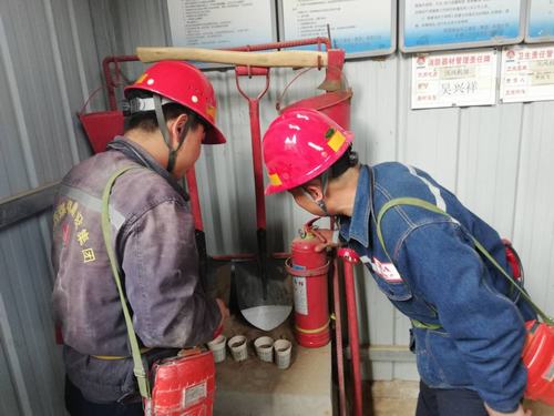 陜煤建設(shè)礦建二公司“真槍實(shí)彈”開(kāi)展“百日安全”活動(dòng)