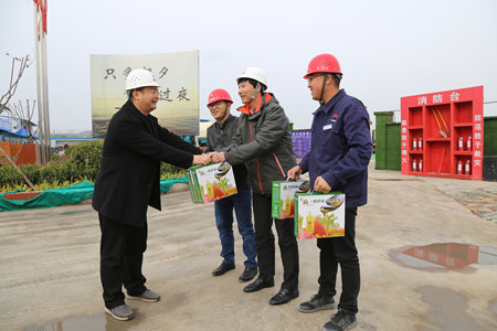 建設(shè)集團(tuán)聯(lián)合工會(huì)副主席陳軍鋒深入施工現(xiàn)場(chǎng)慰問指導(dǎo)工作