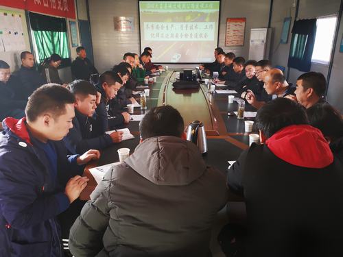 大荔縣交通局股長帶隊蒞臨澄合分公司十五項目部指導(dǎo)冬季施工工作