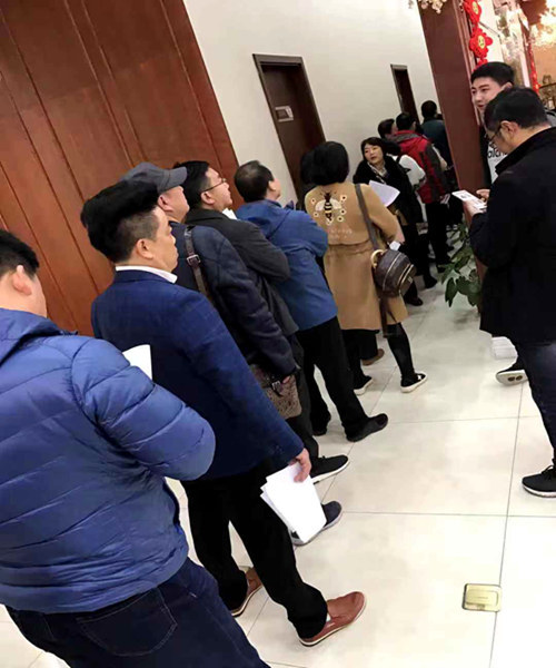 陜煤建設(shè)公司:龍灣水境一期車位排號火熱進行