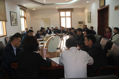 陜煤建設(shè)銅煤公司組織傳達(dá)“講政治、敢擔(dān)當(dāng)、轉(zhuǎn)作風(fēng)”專題教育暨集中開展違規(guī)收送禮金問題專項(xiàng)整治工作部署會議精神