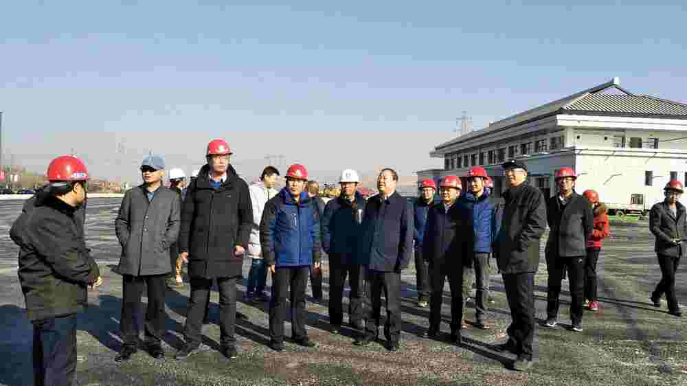 銅川交通局局長(zhǎng)路學(xué)敏到川耀項(xiàng)目服務(wù)區(qū)檢查指導(dǎo)工作