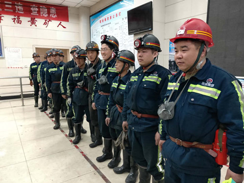 春節(jié)，堅守是最美“敬業(yè)?！?></div>
                                <div   id=