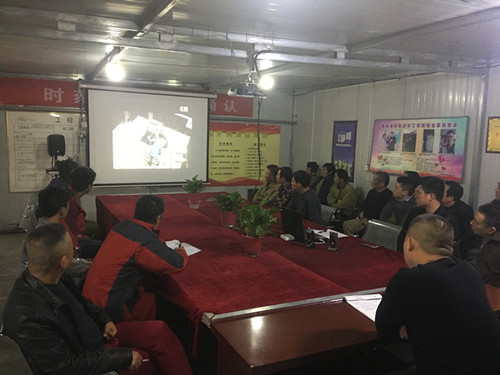 陜煤建設(shè)機電安裝公司曹家灘項目部“學(xué)案例，除隱患”促安全