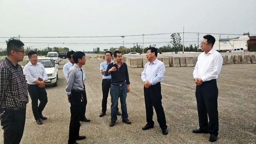 大荔縣縣長(zhǎng)翟玉寶一行深入G242大荔縣城過境段公路建設(shè)項(xiàng)目調(diào)研指導(dǎo)工作