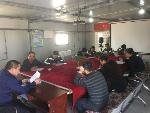 陜煤建設(shè)機(jī)電安裝公司開(kāi)展“違章漫畫(huà)”培訓(xùn)給職工“減壓”