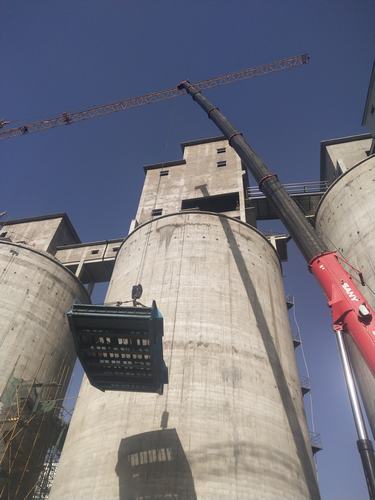 陜煤建設(shè)韓城分公司安裝六項(xiàng)目部“追趕超越”大型設(shè)備一次性吊裝成功