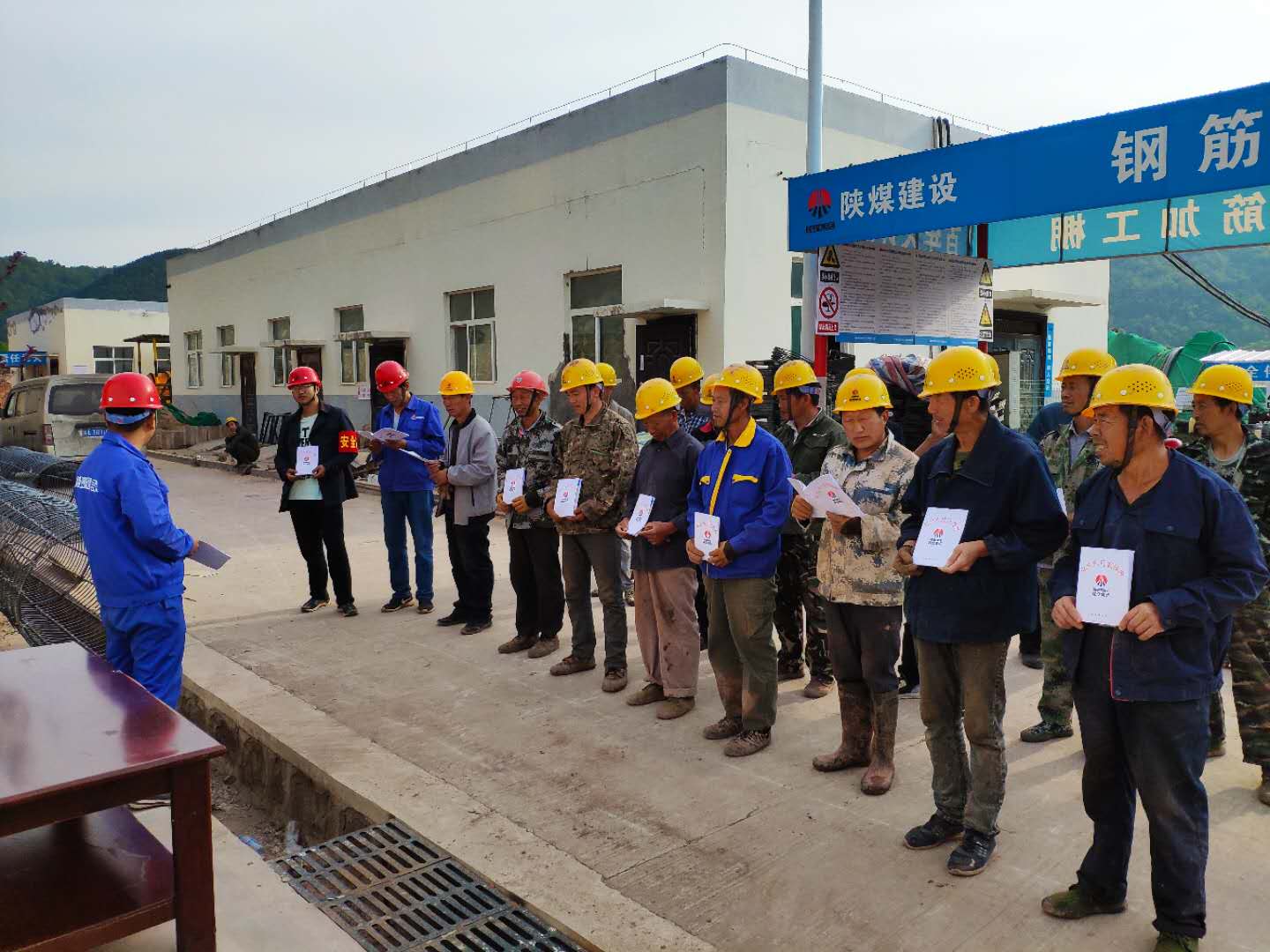 寶雞分公司黃陵項(xiàng)目部開展安全咨詢?nèi)栈顒?></div>
                                <div   id=