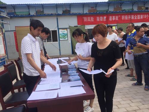 陜煤建設(shè)礦建二公司冶坪項(xiàng)目部安全咨詢?nèi)栈顒?></div>
                                <div   id=