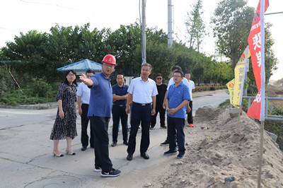 漢中市常務(wù)副市長陳曉勇調(diào)研陜煤建設(shè)漢中分公司承建的金華路項(xiàng)目