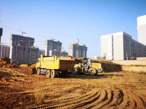 陜煤建設(shè)銅煤公司承建的靖邊縣金地華府9#-16#樓、地下車(chē)庫(kù)及商業(yè)部分工程正式開(kāi)工建設(shè)