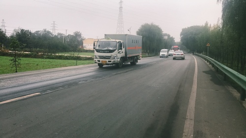 陜煤建設(shè)路橋分公司文家坡礦彬湫公路小章至豳風橋段大修工程順利通過竣工驗收