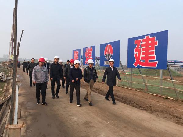 渭南市常務(wù)副市長楊武民、開沃新能源汽車集團副董事長丁星勝一行現(xiàn)場推進渭南南京金龍項目建設(shè)