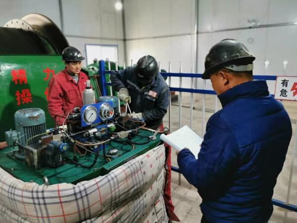 陜煤建設礦建二公司進行提升設備“大體檢 ”